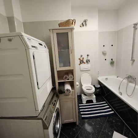 One Private Available In A Two In Tegel, منزل للإقامة *