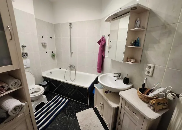 ホームステイ One Private Available In A Two In Tegel, ベルリン