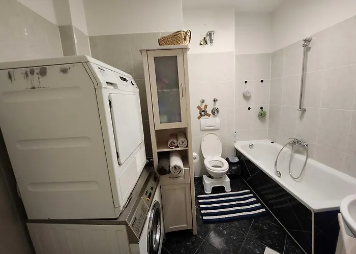 One Private Available In A Two In Tegel, Séjour chez l'habitant *